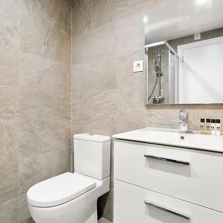 снеск Q,r-с0de First -,-family Lux Apartamento Barcelona