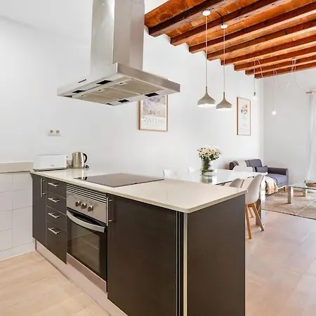 Apartamento снеск Q,r-с0de First -,-family Lux