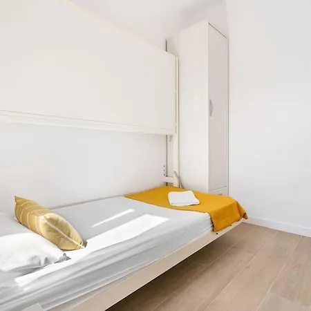 Apartamento снеск Q,r-с0de First -,-family Lux